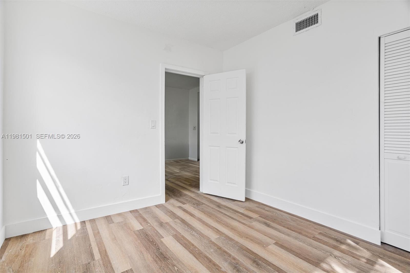 Ver detalles / 2033 sq. ft. $ 2026-03-12 0 foto