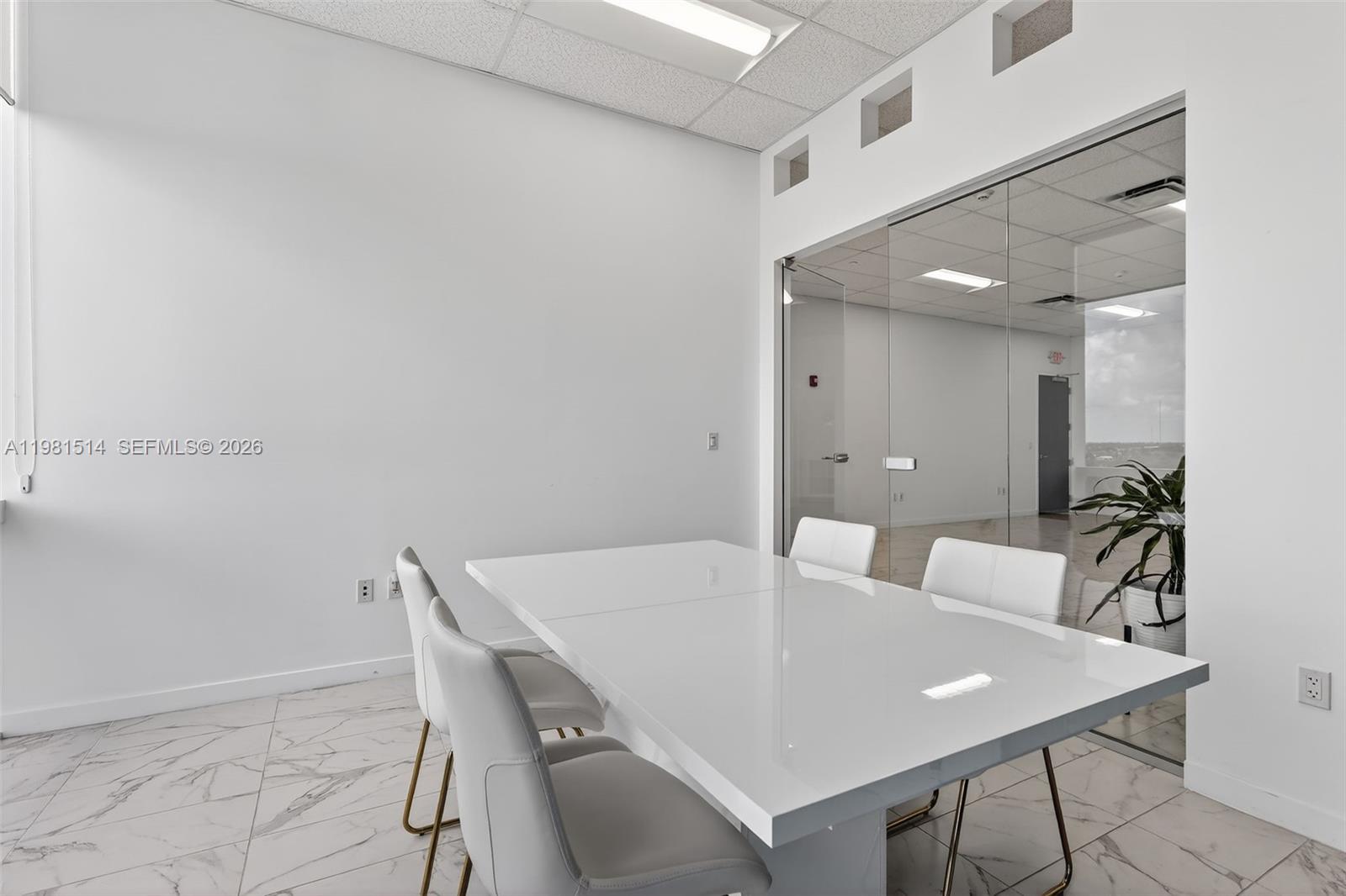   /   sq. ft. $ 2026-03-15 0 foto