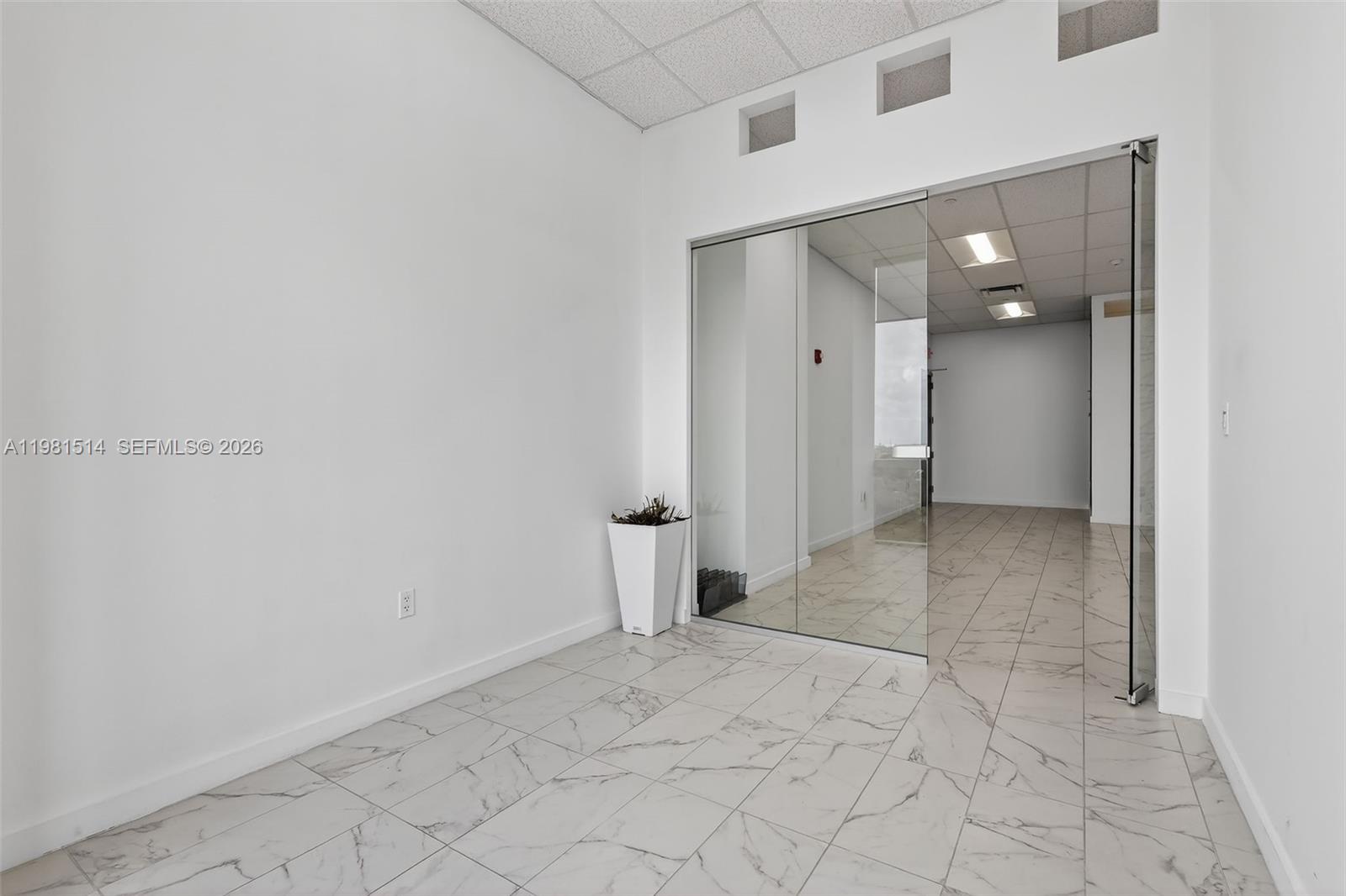   /   sq. ft. $ 2026-03-15 0 foto