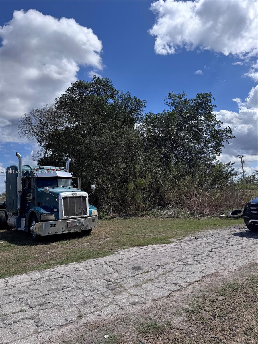   /   кв.футов $ 2026-03-12 0 Фото