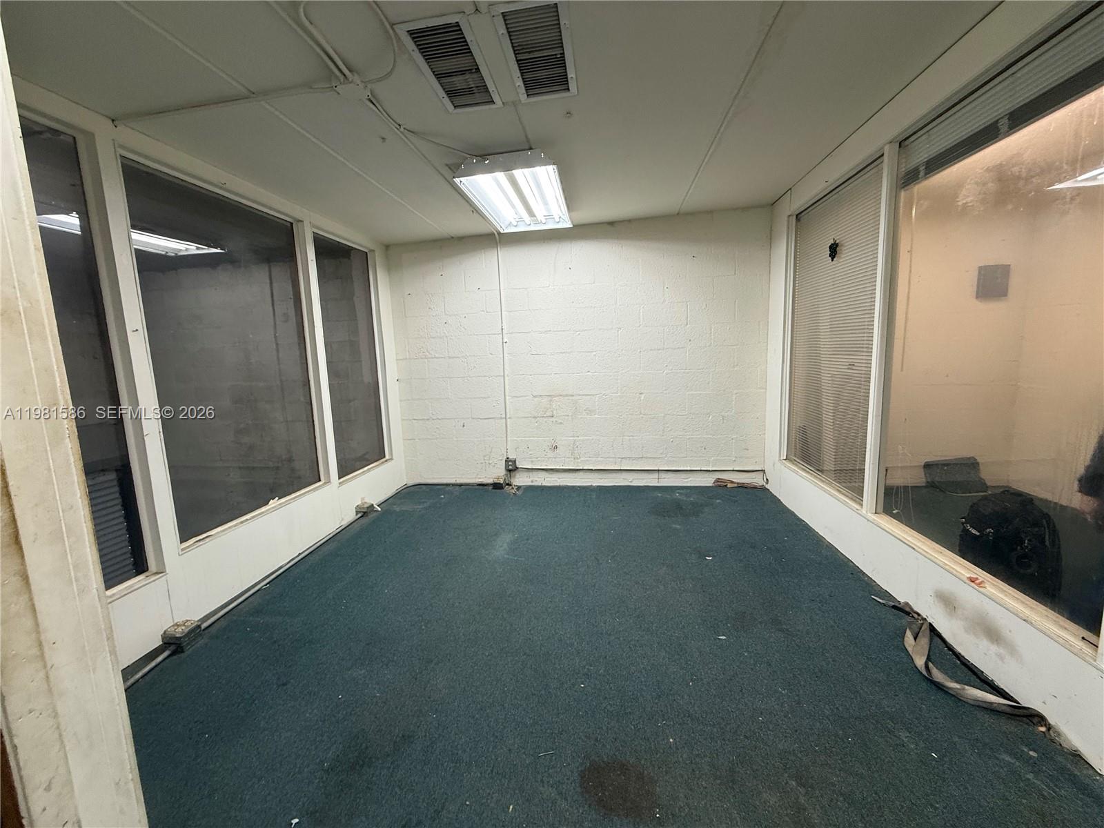 414  /   sq. ft. $ 2026-03-12 0 foto