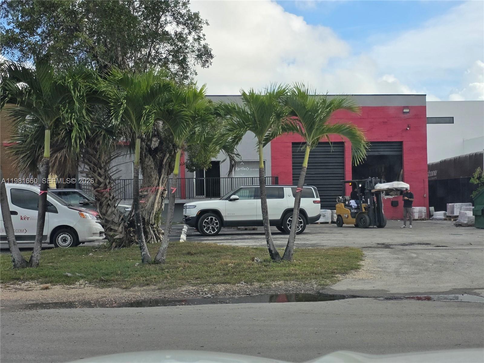   /   sq. ft. $ 2026-03-12 0 foto