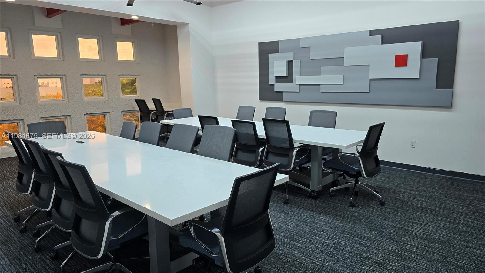 305-306  /   кв.футов $ 2026-03-12 0 Фото