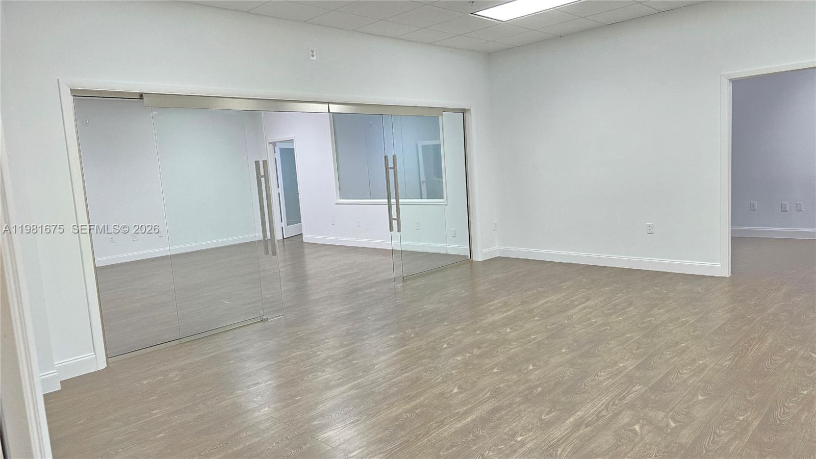 305-306  /   кв.футов $ 2026-03-12 0 Фото