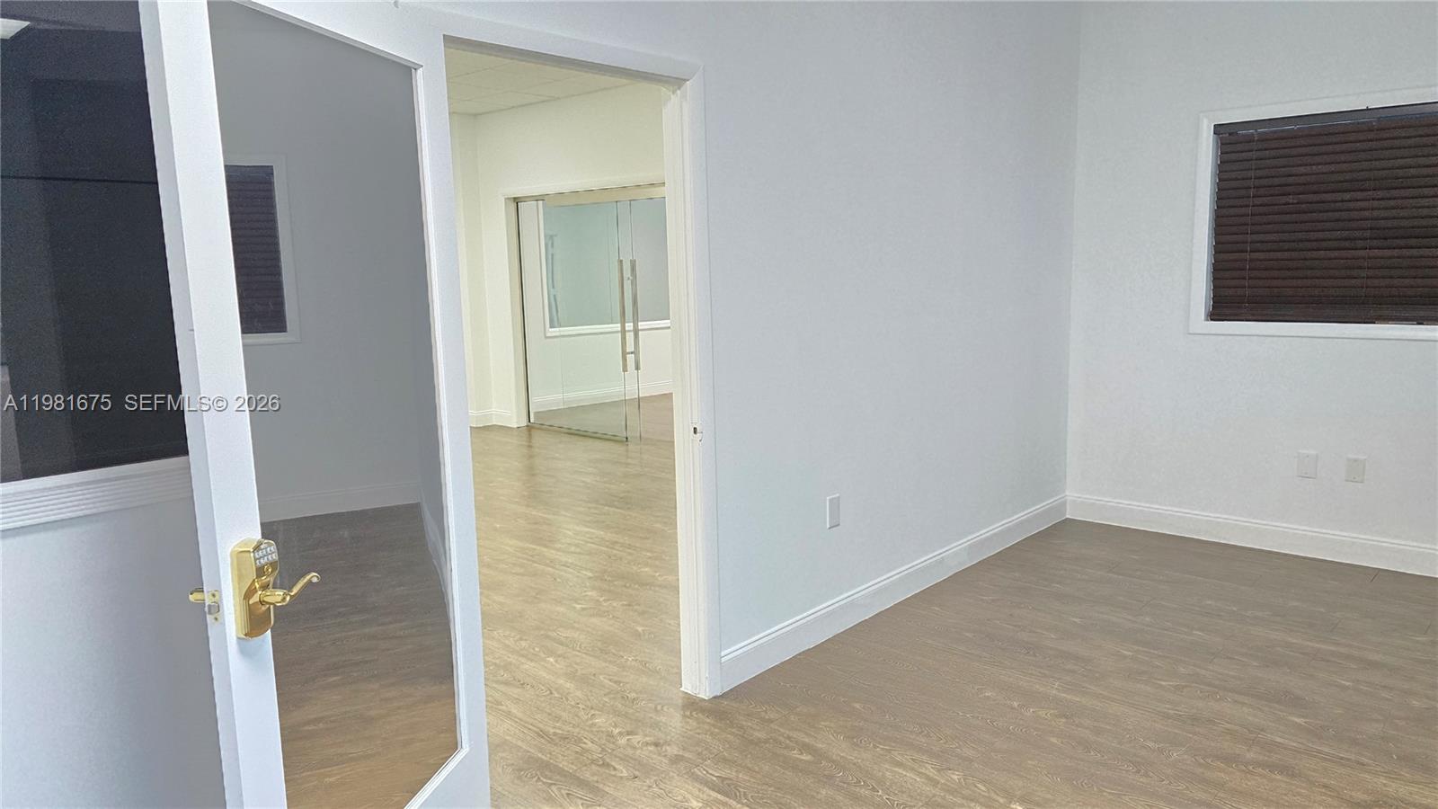 305-306  /   кв.футов $ 2026-03-12 0 Фото