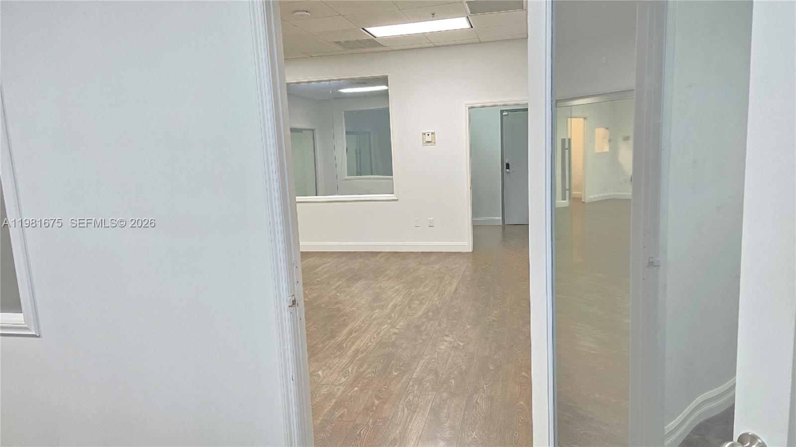 305-306  /   кв.футов $ 2026-03-12 0 Фото