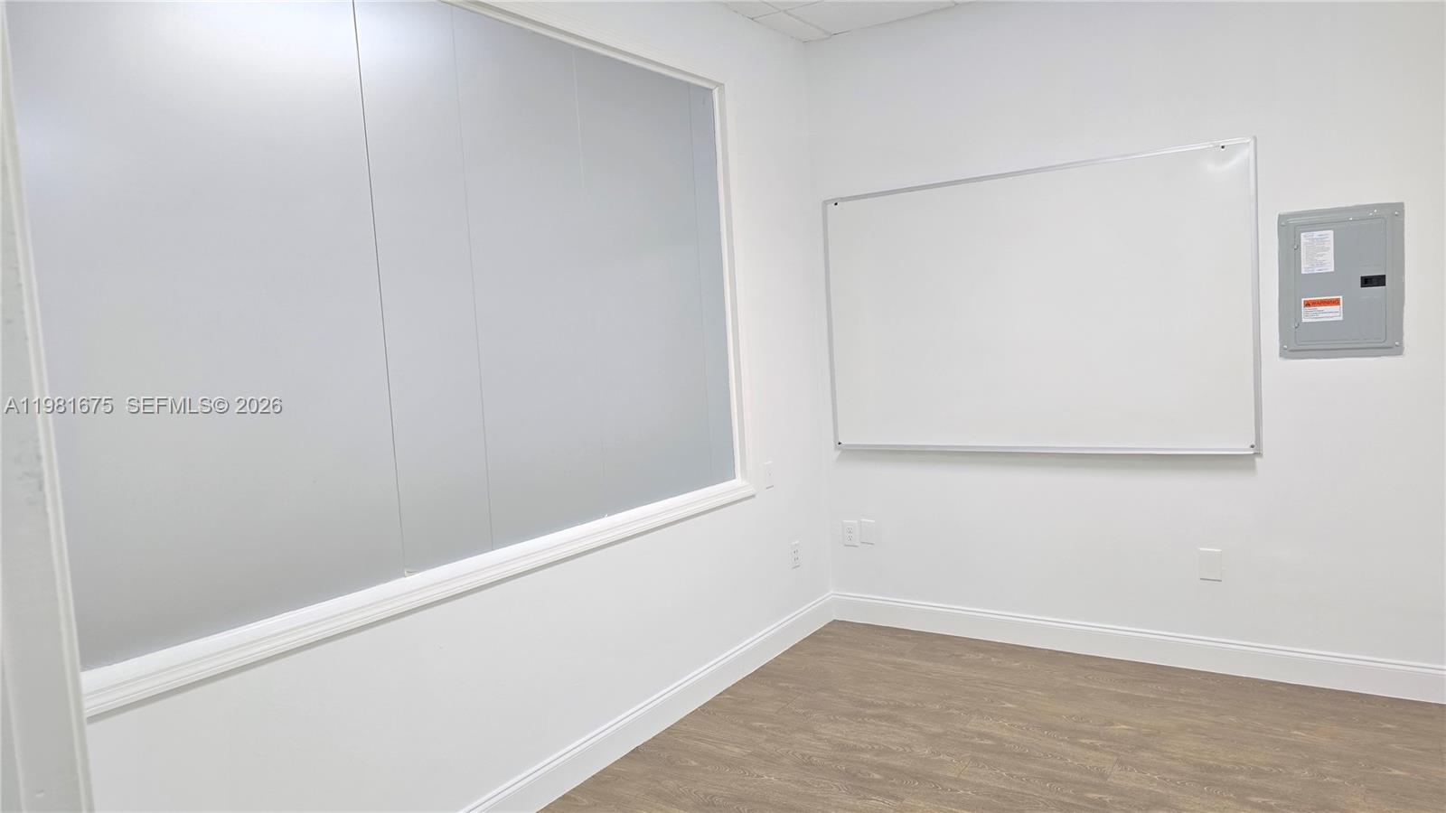 305-306  /   кв.футов $ 2026-03-12 0 Фото