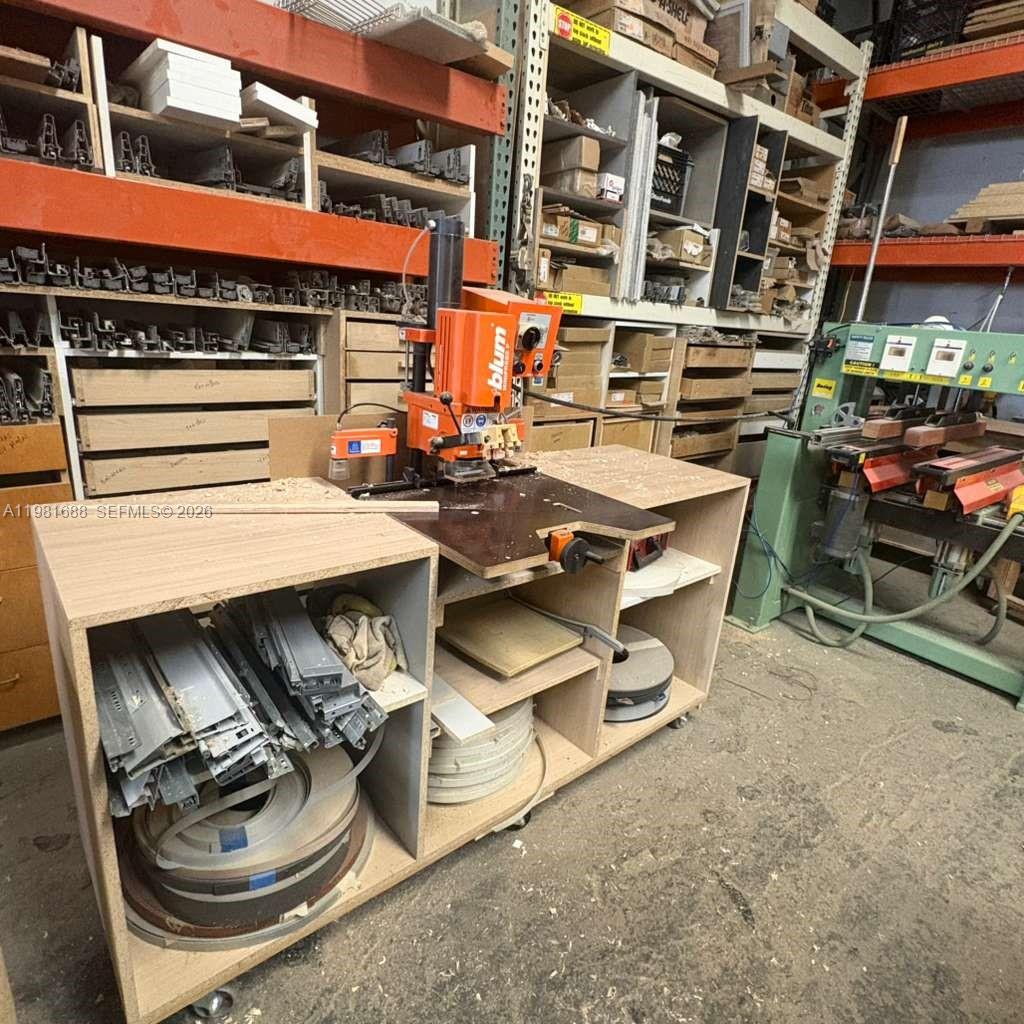   /   кв.футов $ 2026-03-12 0 Фото