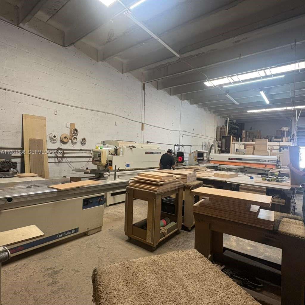   /   кв.футов $ 2026-03-12 0 Фото