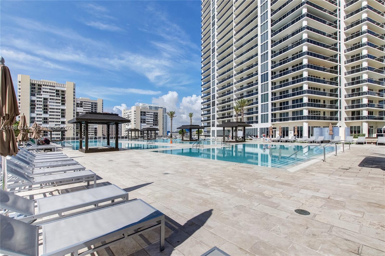 2903 3 / 3 1733 sq. ft. $ 2026-03-12 0 foto