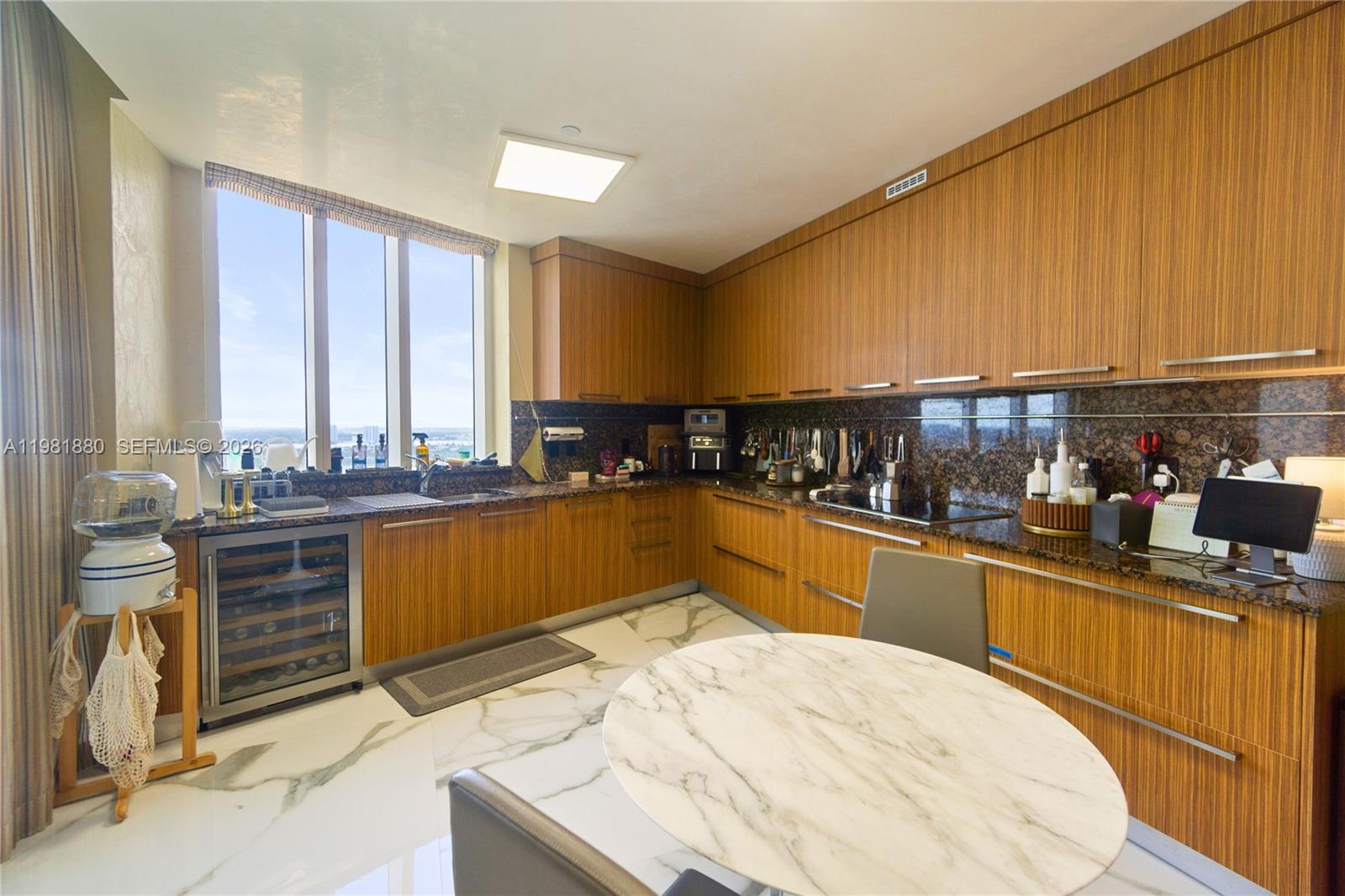 Ver detalles 2606 3 / 4 2558 sq. ft. $ 2026-03-12 0 foto