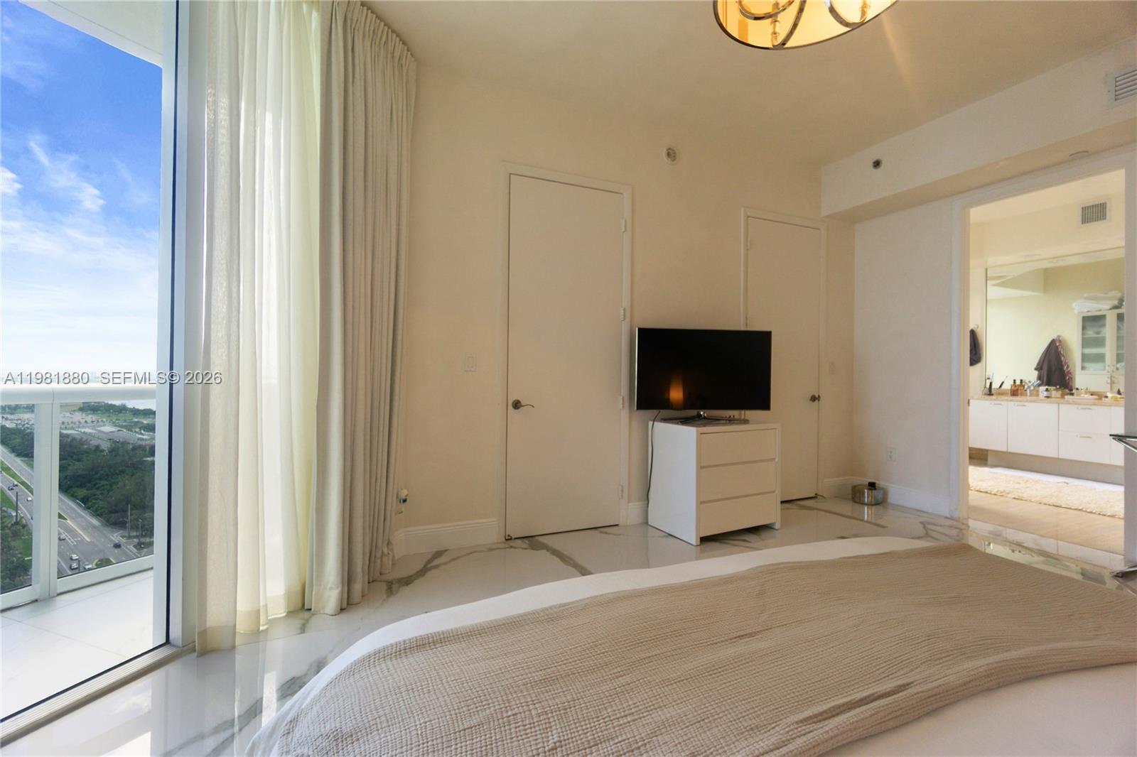 Ver detalles 2606 3 / 4 2558 sq. ft. $ 2026-03-12 0 foto