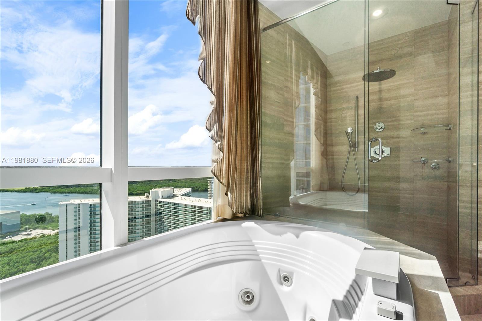 Ver detalles 2606 3 / 4 2558 sq. ft. $ 2026-03-12 0 foto