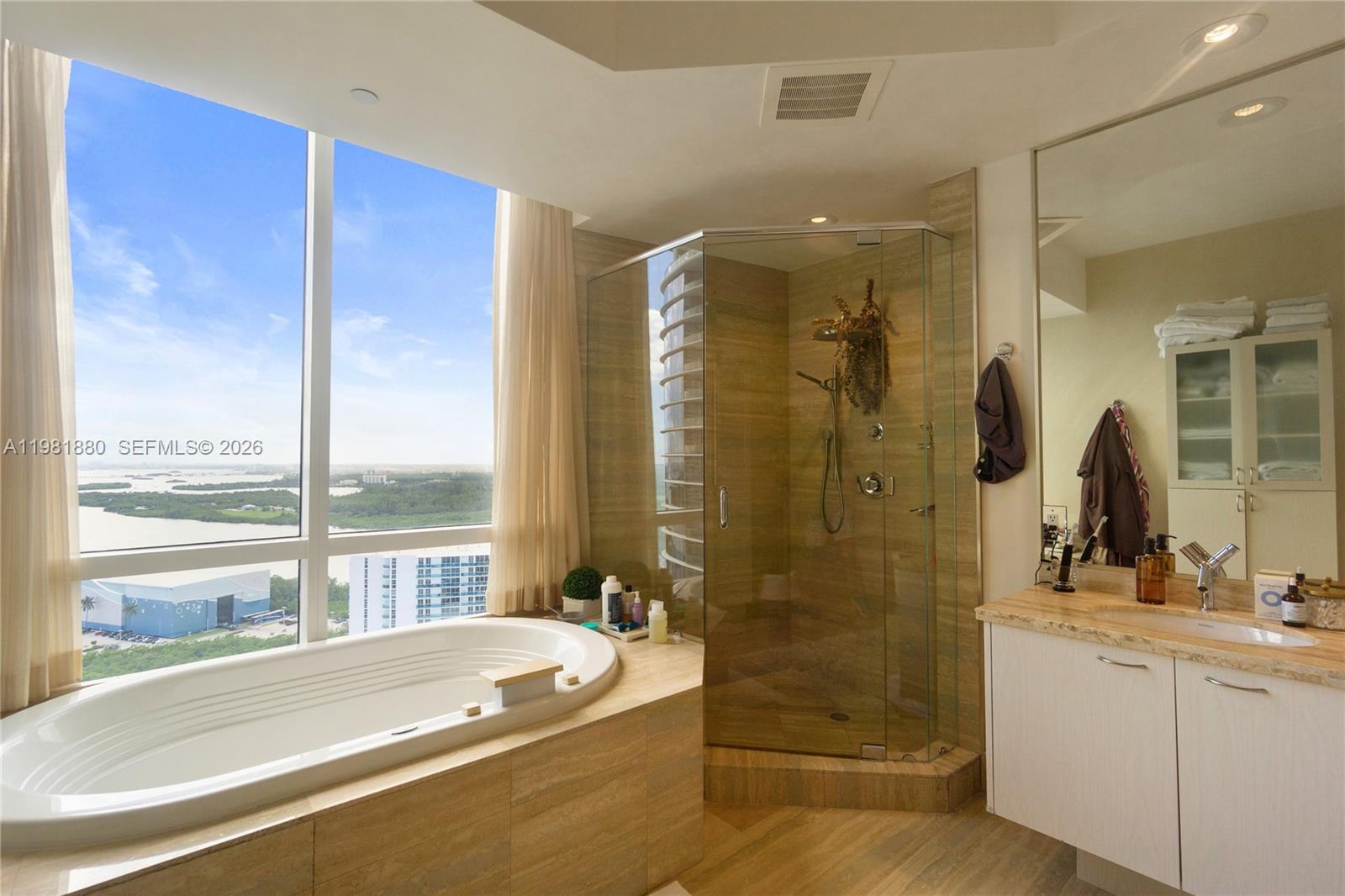 Ver detalles 2606 3 / 4 2558 sq. ft. $ 2026-03-12 0 foto