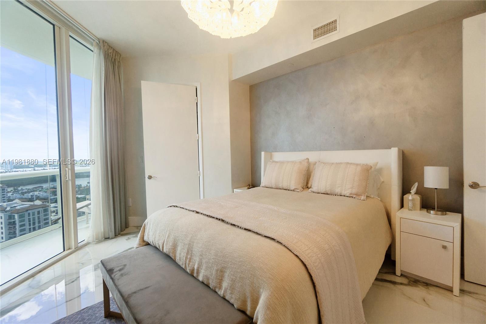 Ver detalles 2606 3 / 4 2558 sq. ft. $ 2026-03-12 0 foto