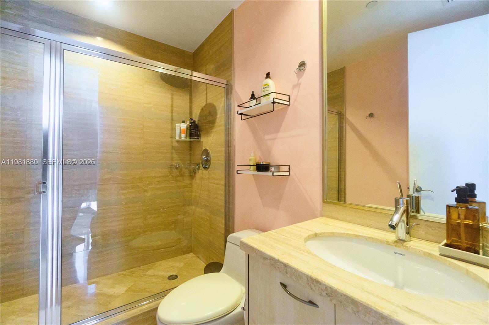 Ver detalles 2606 3 / 4 2558 sq. ft. $ 2026-03-12 0 foto