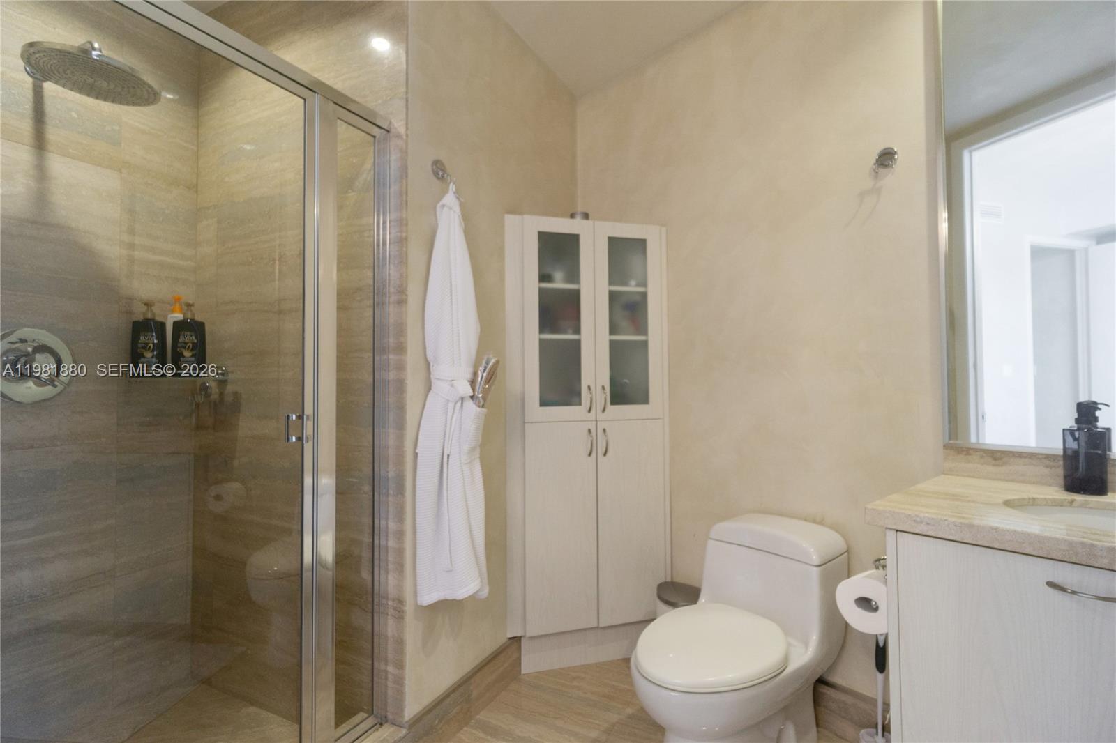 Ver detalles 2606 3 / 4 2558 sq. ft. $ 2026-03-12 0 foto