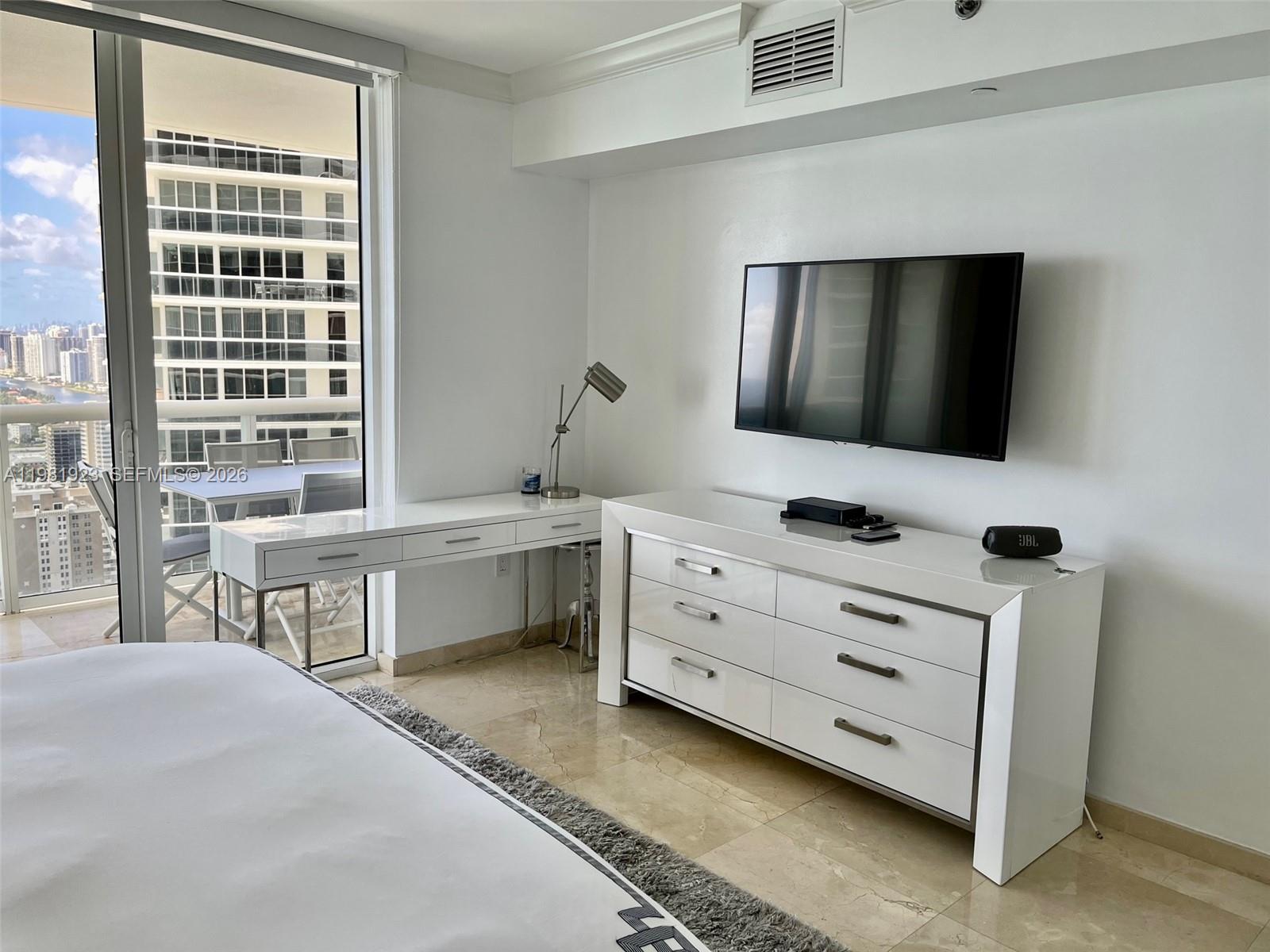 4004 3 / 3 1675 sq. ft. $ 2026-03-12 0 foto