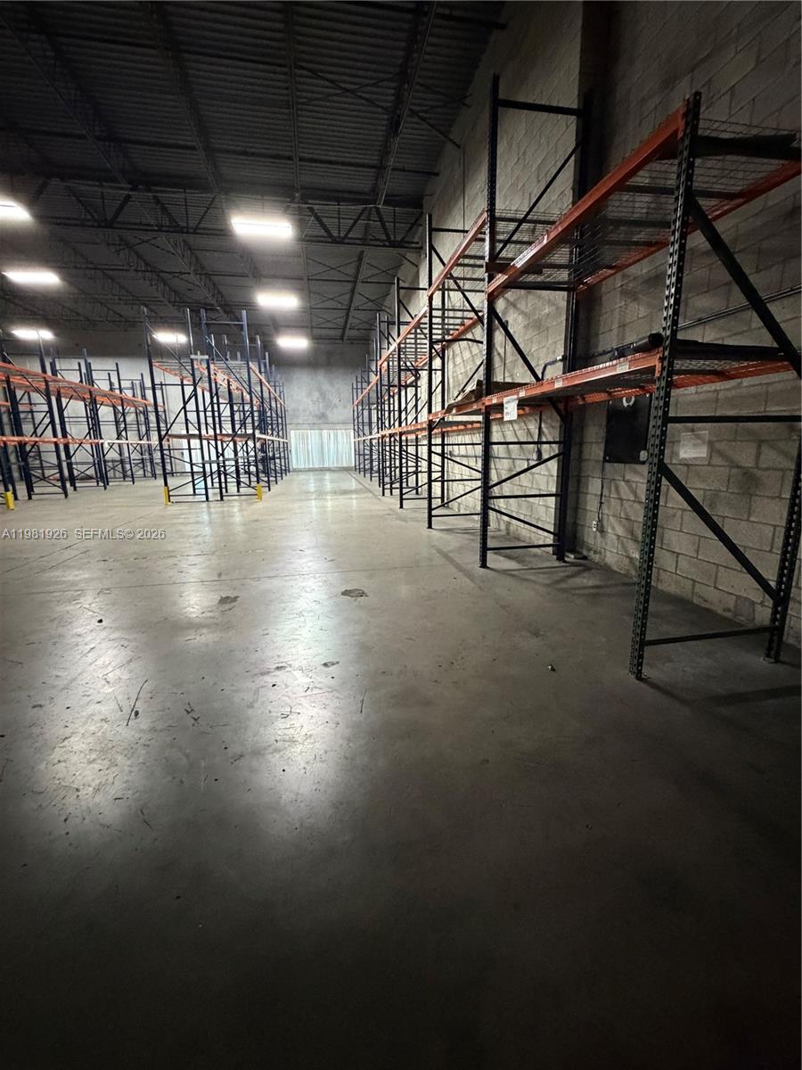 Подробнее / кв.футов $ 2026-03-12 0 Фото