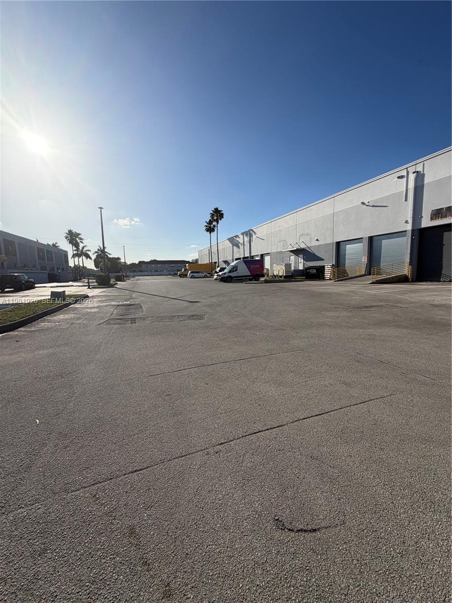 Подробнее / кв.футов $ 2026-03-12 0 Фото