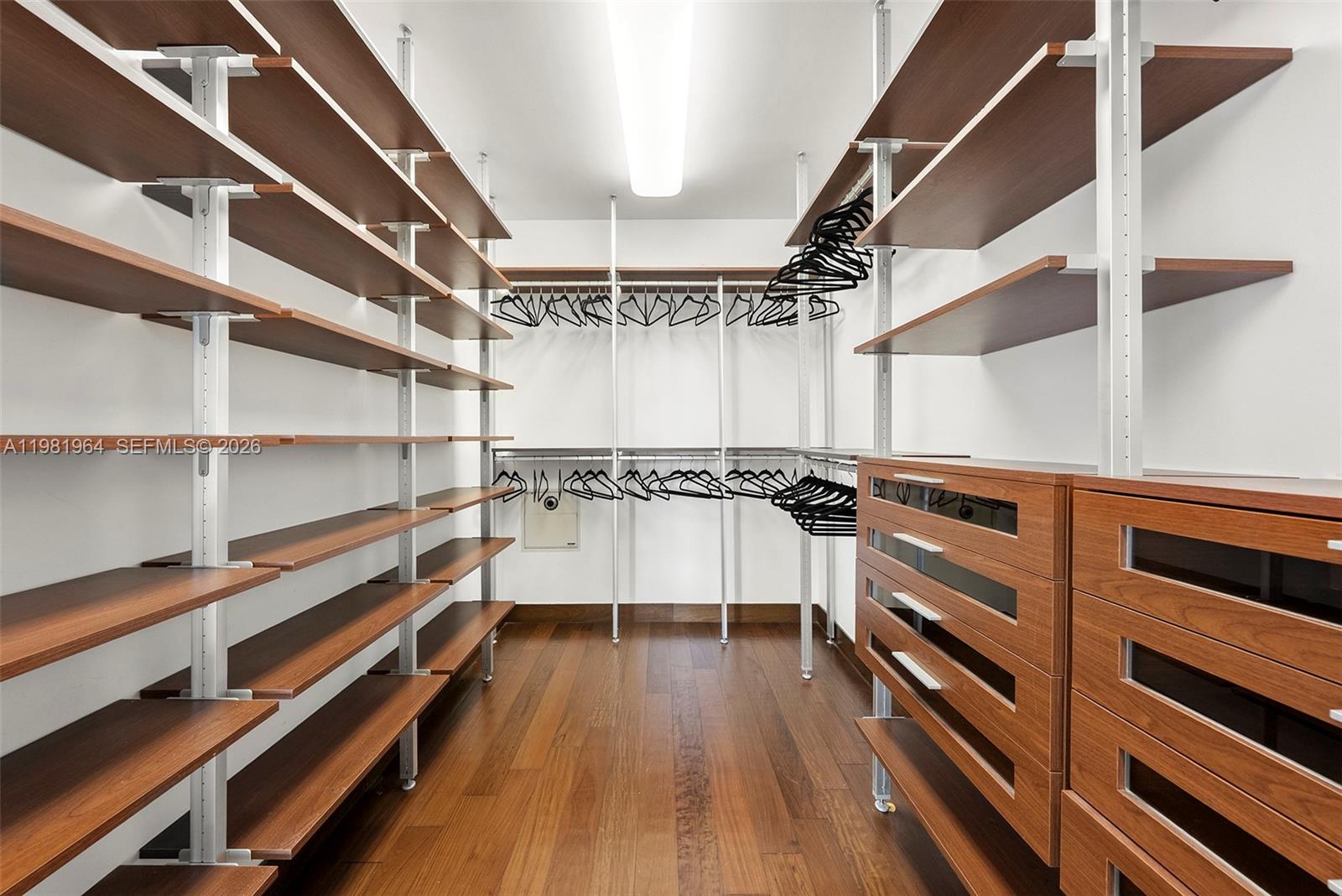 1208 4 / 5 3709 sq. ft. $ 2026-03-12 0 Photo