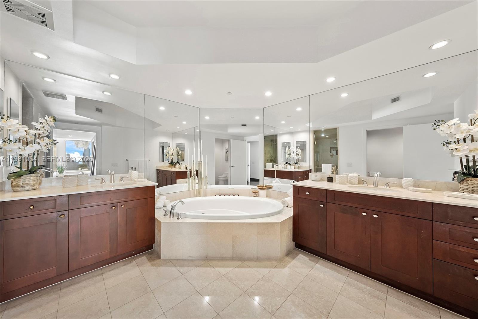 1208 4 / 5 3709 sq. ft. $ 2026-03-12 0 Photo