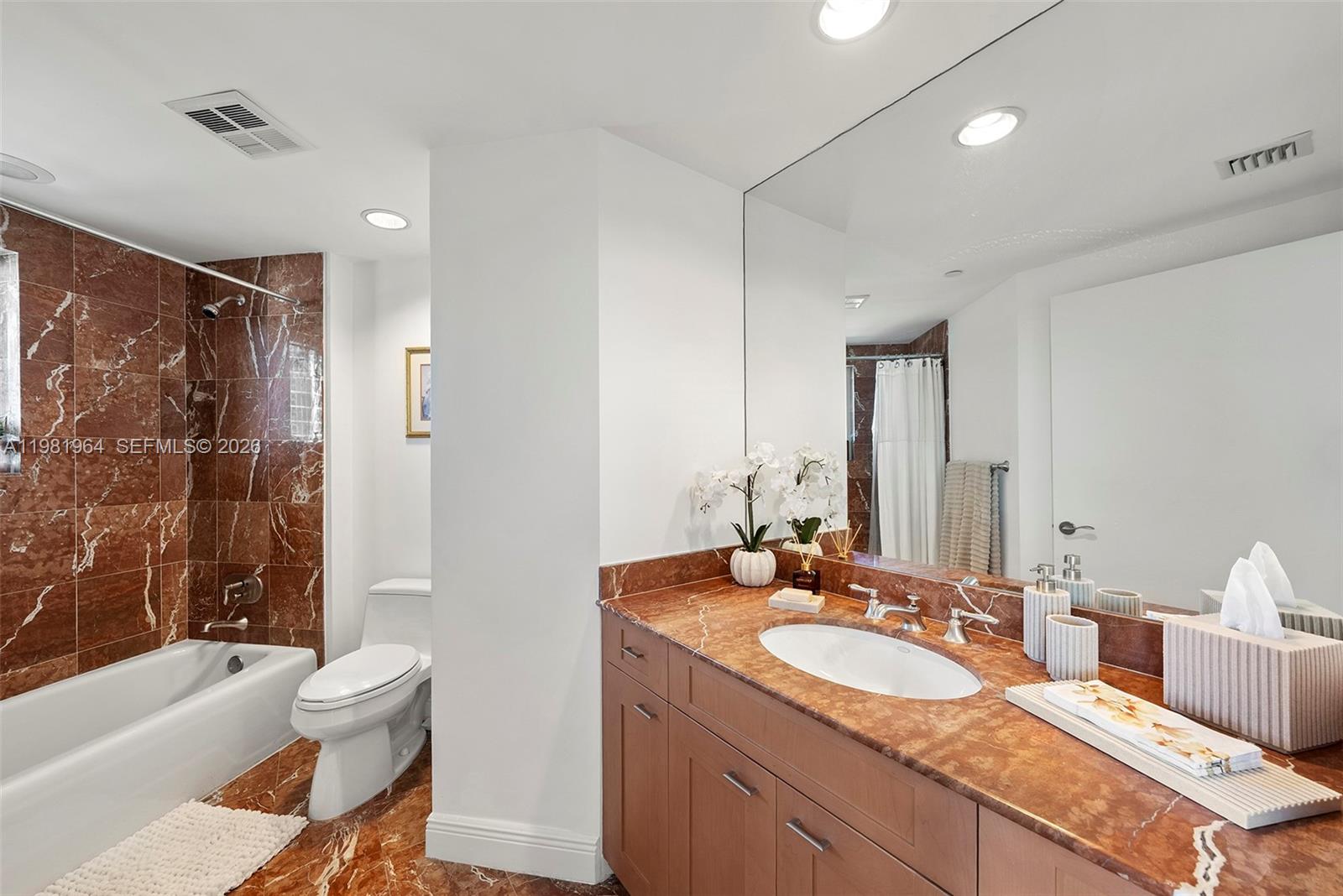 1208 4 / 5 3709 sq. ft. $ 2026-03-12 0 Photo