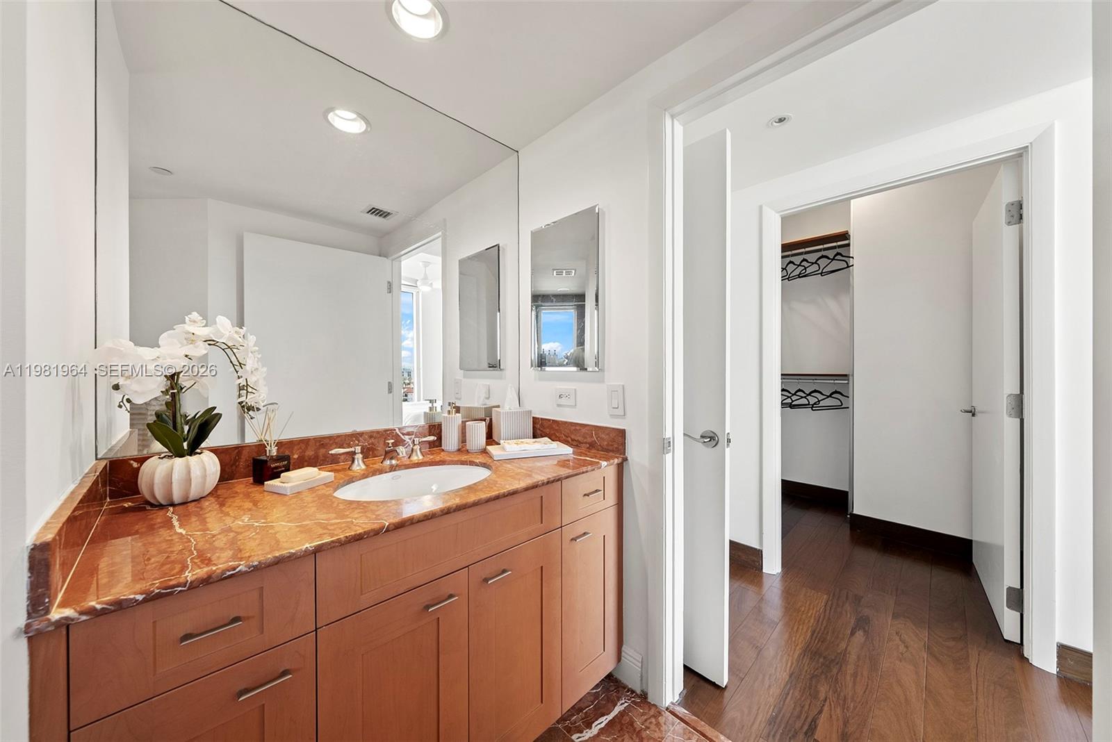 1208 4 / 5 3709 sq. ft. $ 2026-03-12 0 Photo