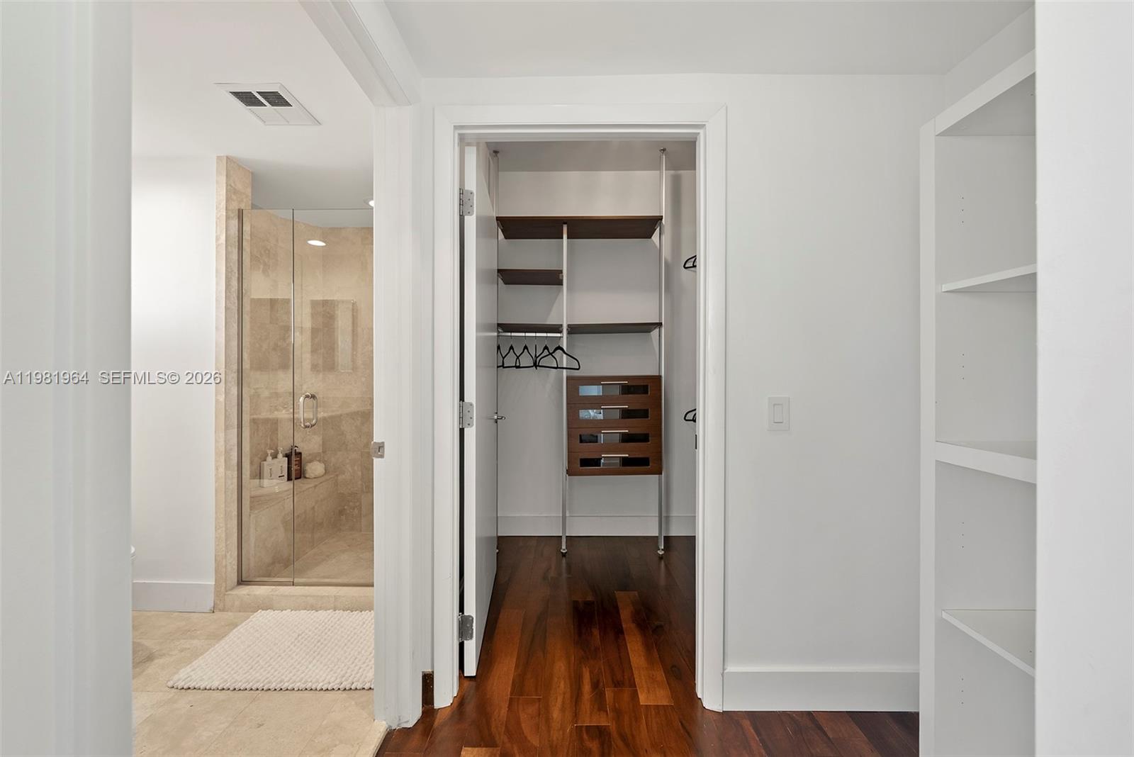 1208 4 / 5 3709 sq. ft. $ 2026-03-12 0 Photo