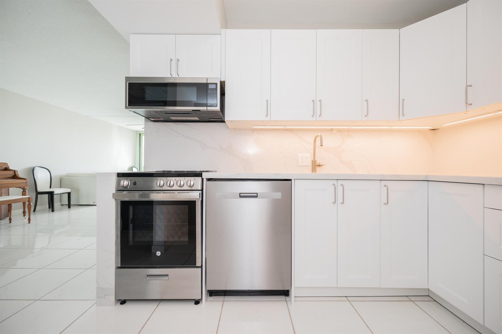 Photo of 20335 Country Club  #1704, Aventura, Florida, 33180 - 245481.crdownload
