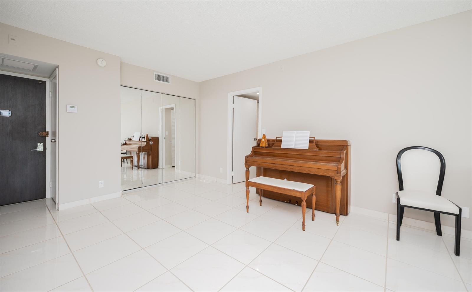 Photo of 20335 Country Club  #1704, Aventura, Florida, 33180 - 555595.crdownload
