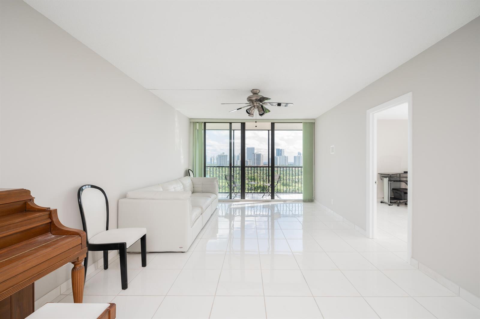 Photo of 20335 Country Club  #1704, Aventura, Florida, 33180 - 110258.crdownload