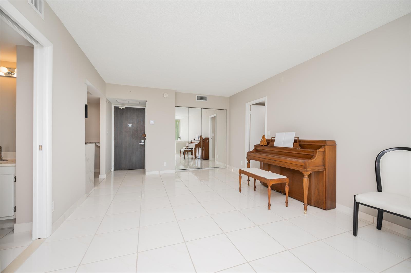 Photo of 20335 Country Club  #1704, Aventura, Florida, 33180 - 441236.crdownload