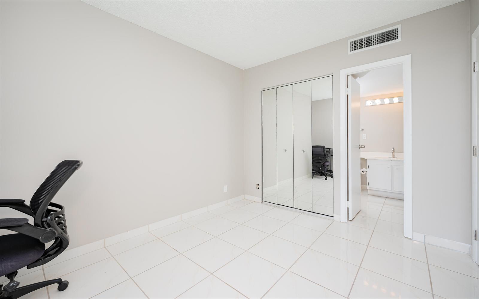 Photo of 20335 Country Club  #1704, Aventura, Florida, 33180 - 72776
