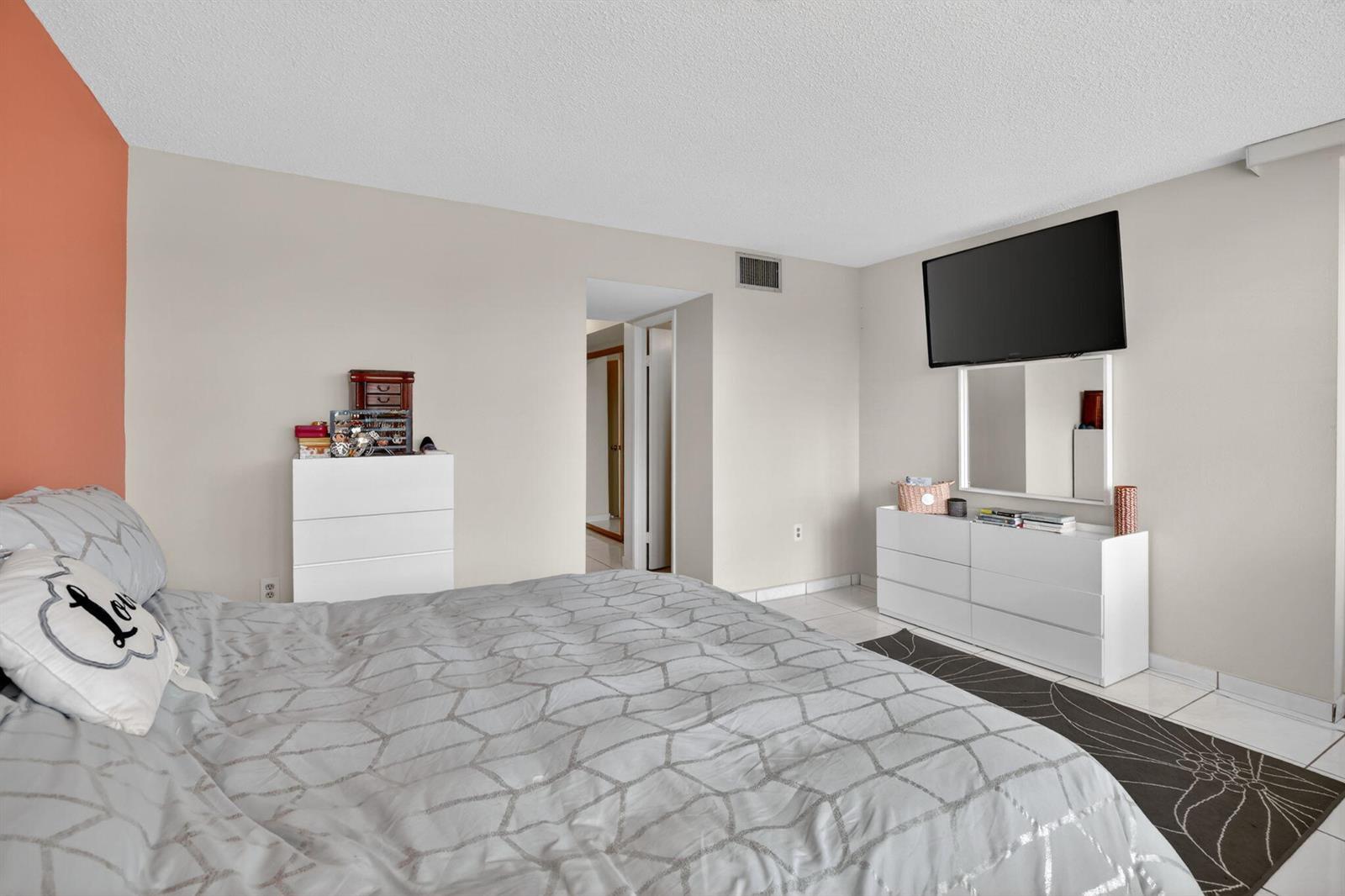 408-1 2 / 2 1315 sq. ft. $ 2026-03-31 0 Photo