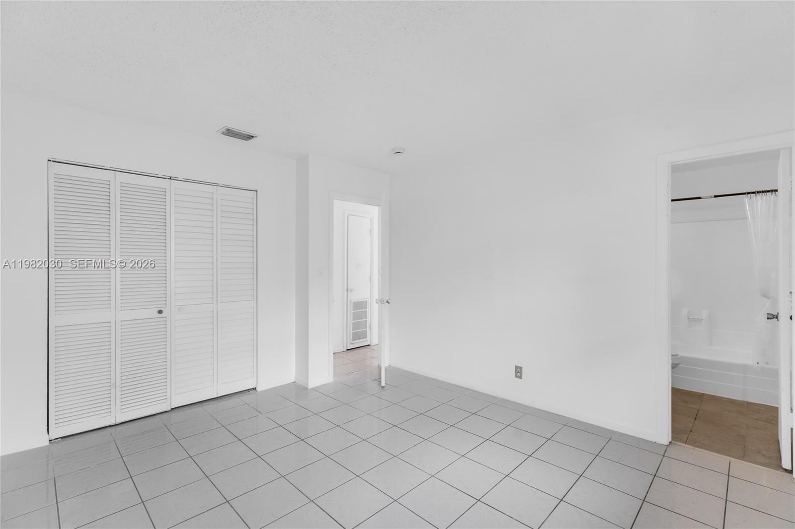  /  2025 sq. ft. $ 2026-03-12 0 Photo