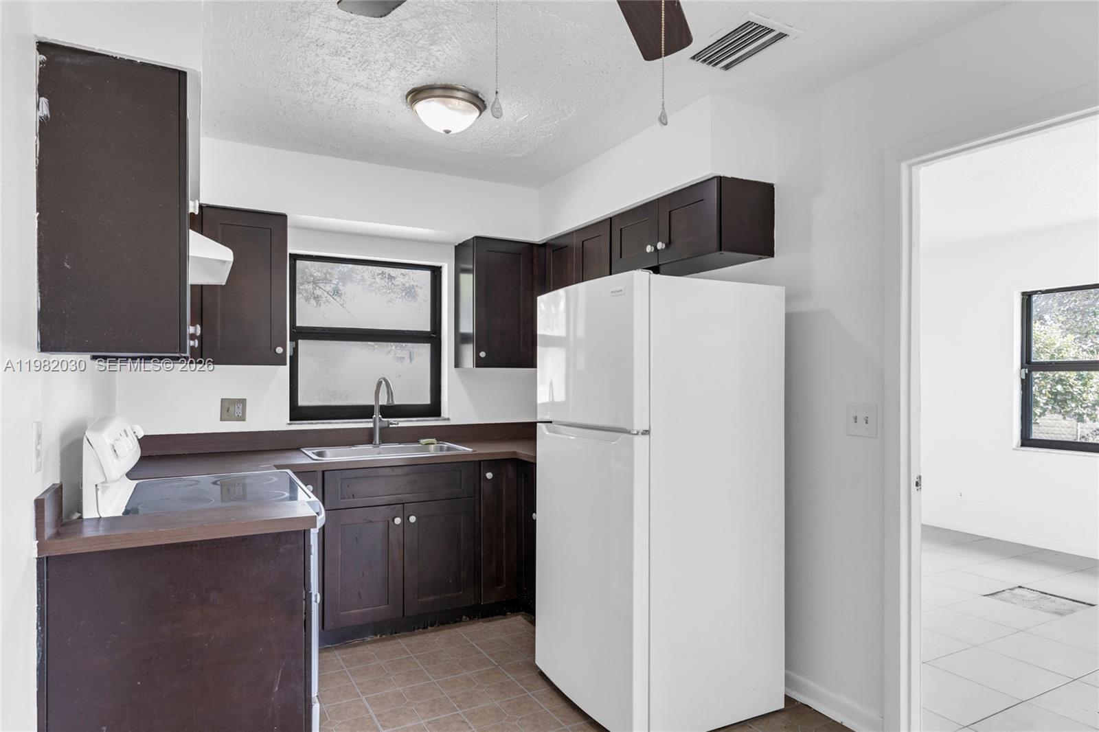   /  2025 sq. ft. $ 2026-03-12 0 Photo