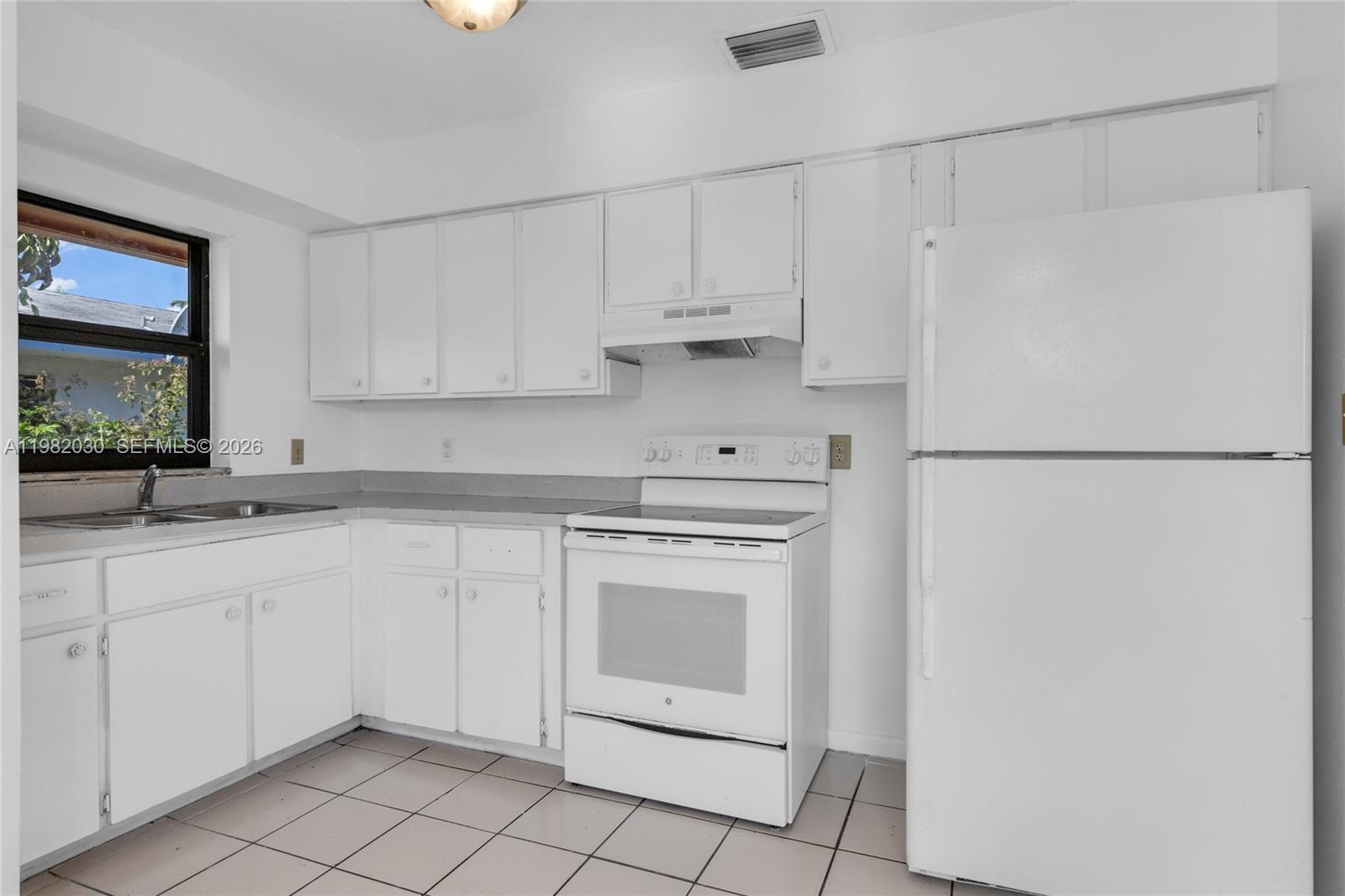   /  2025 sq. ft. $ 2026-03-12 0 Photo