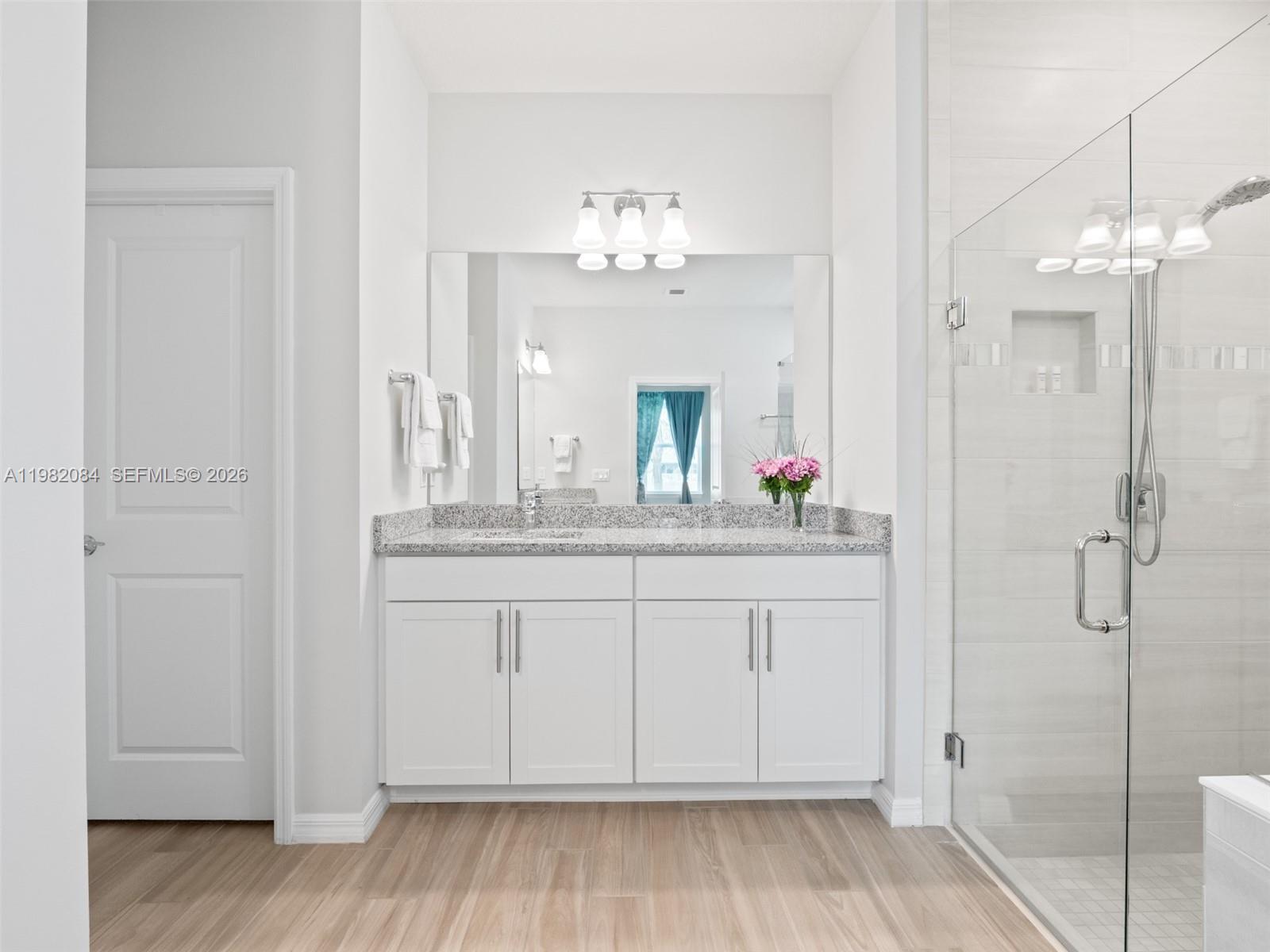 Ver detalles 1575 3 / 2 1742 sq. ft. $ 2026-03-12 0 foto