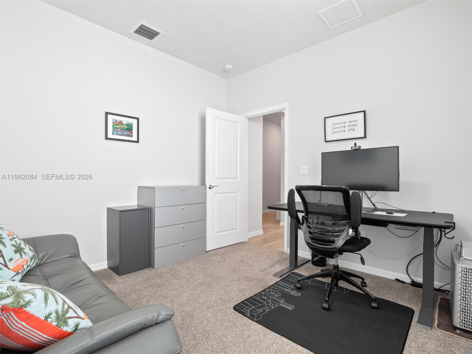 Ver detalles 1575 3 / 2 1742 sq. ft. $ 2026-03-12 0 foto