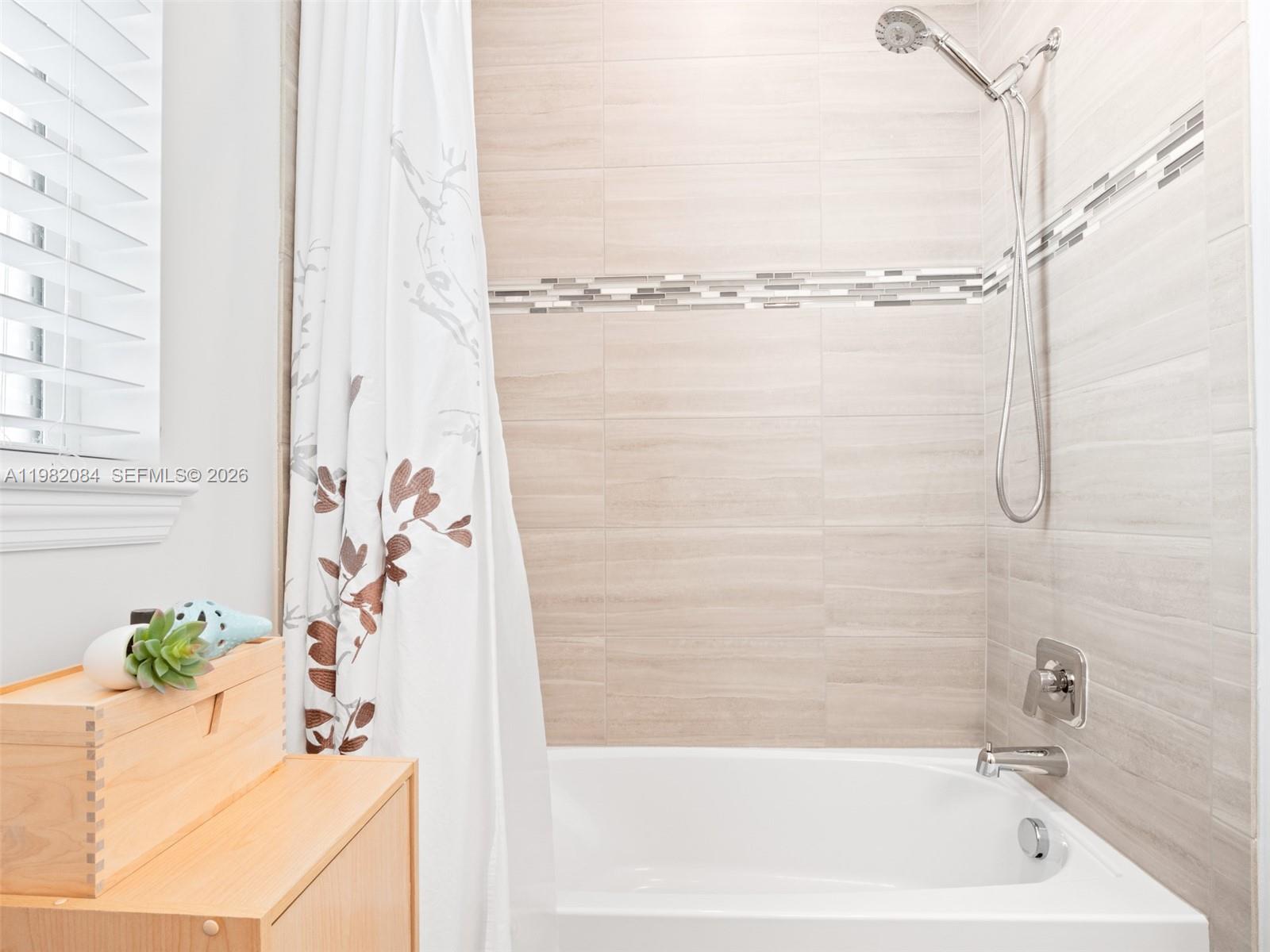 Ver detalles 1575 3 / 2 1742 sq. ft. $ 2026-03-12 0 foto