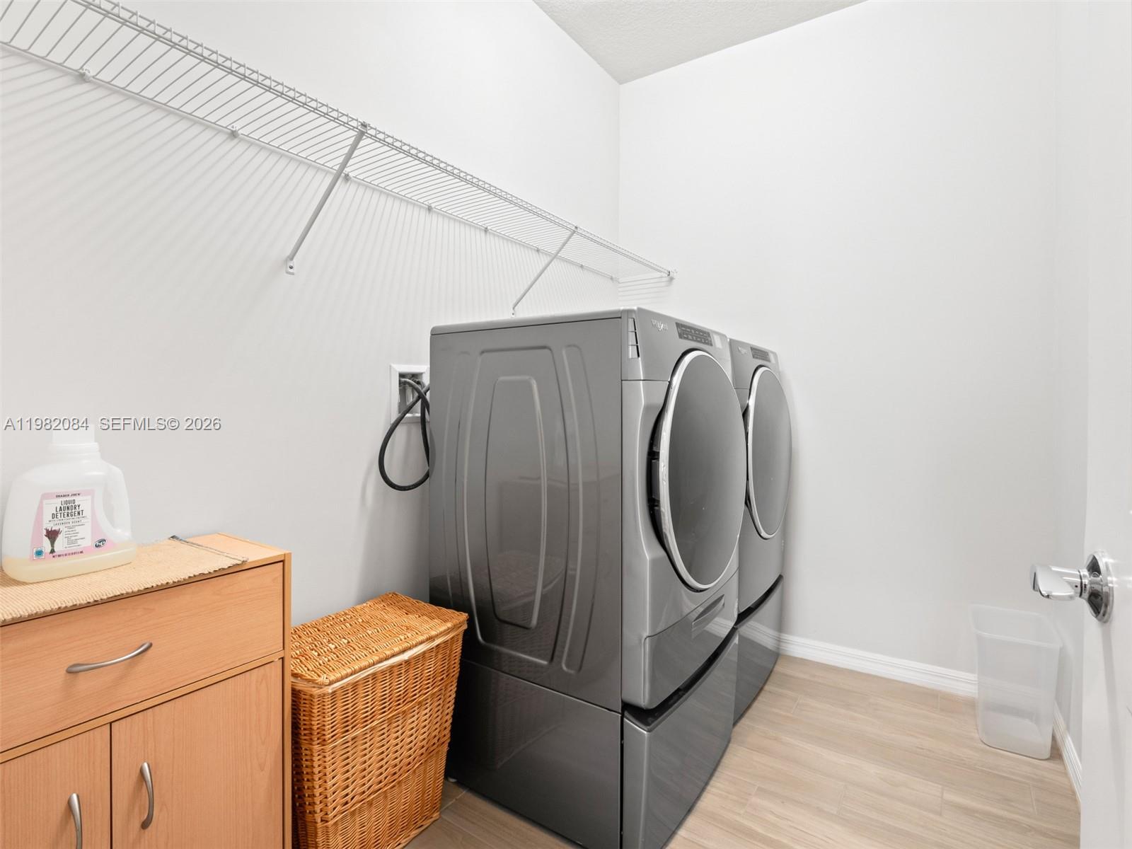 Ver detalles 1575 3 / 2 1742 sq. ft. $ 2026-03-12 0 foto