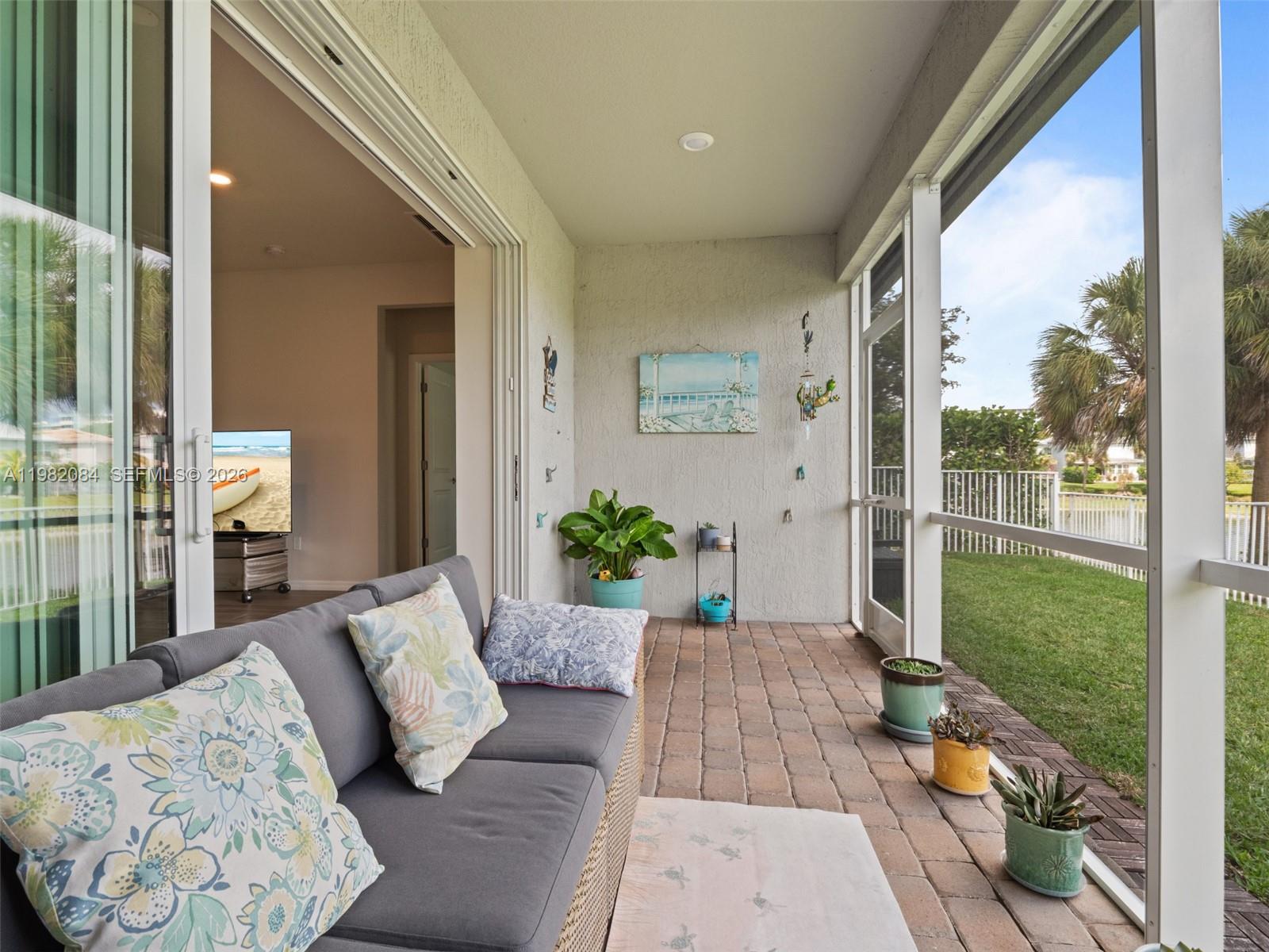 Ver detalles 1575 3 / 2 1742 sq. ft. $ 2026-03-12 0 foto