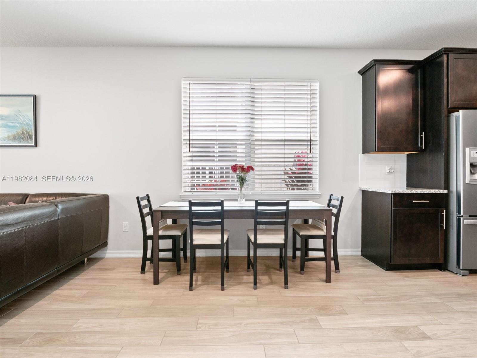 Ver detalles 1575 3 / 2 1742 sq. ft. $ 2026-03-12 0 foto