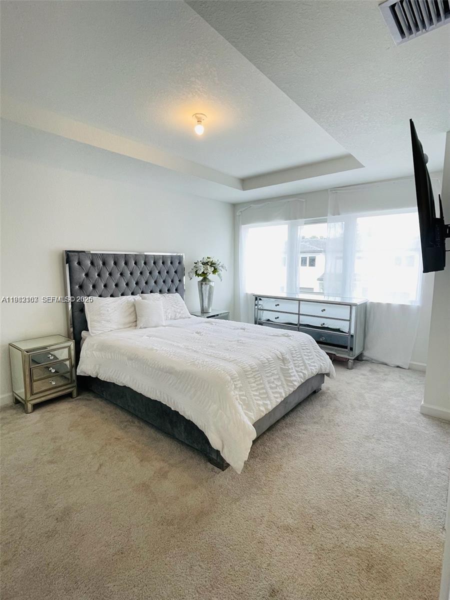 Ver detalles 5000 3 / 3 1276 sq. ft. $ 2026-03-12 0 foto