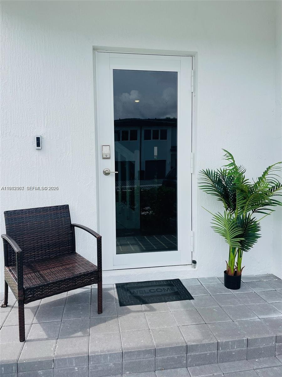 Ver detalles 5000 3 / 3 1276 sq. ft. $ 2026-03-12 0 foto