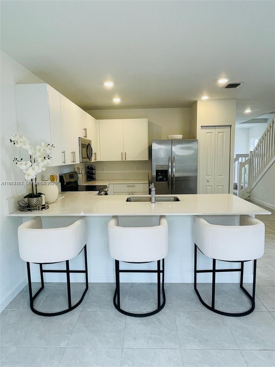 Ver detalles 5000 3 / 3 1276 sq. ft. $ 2026-03-12 0 foto