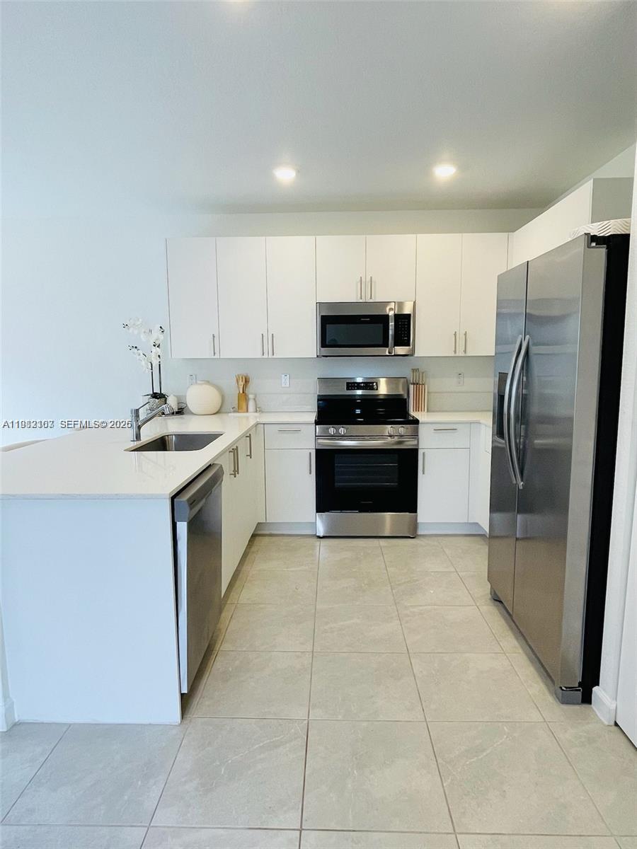 Ver detalles 5000 3 / 3 1276 sq. ft. $ 2026-03-12 0 foto