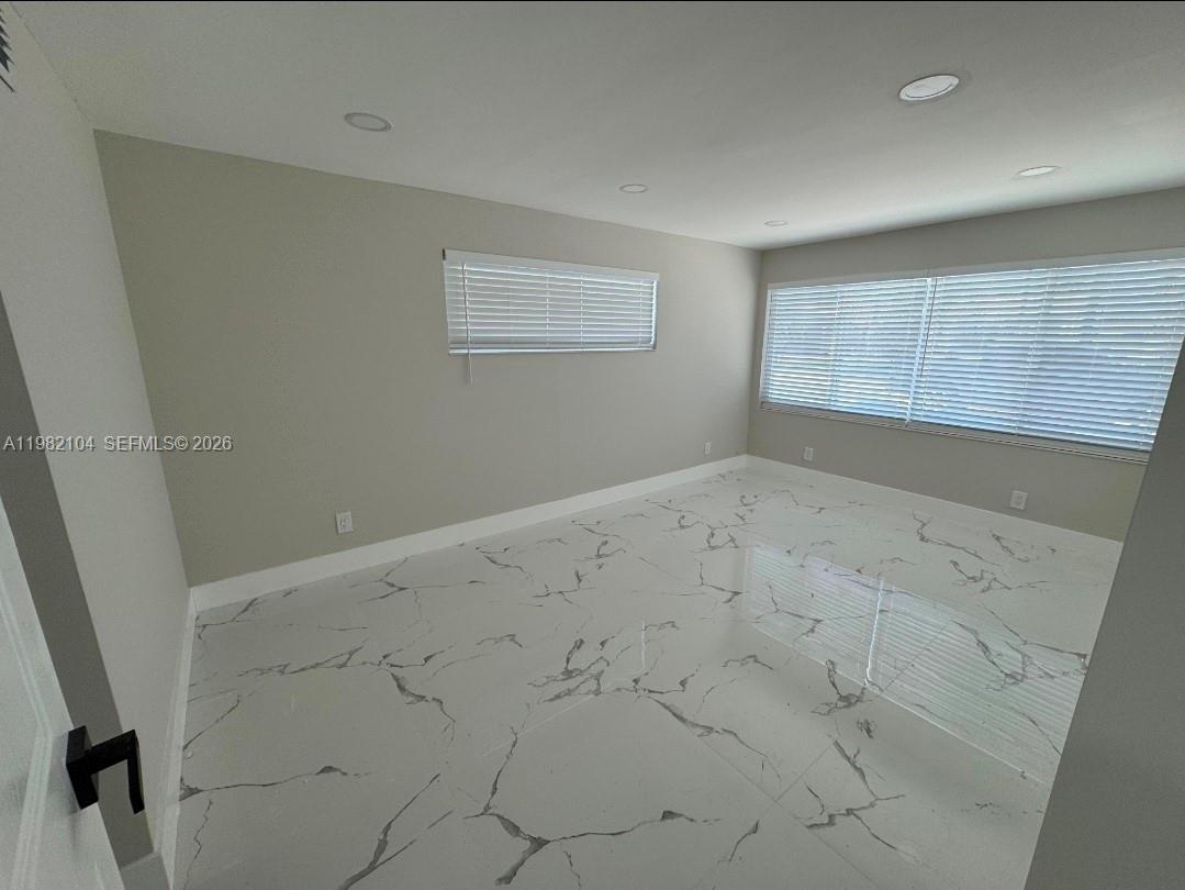 Ver detalles 631 3 / 2 1459 sq. ft. $ 2026-03-12 0 foto