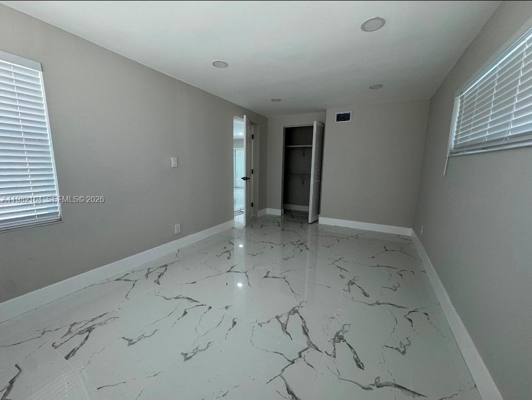 Ver detalles 631 3 / 2 1459 sq. ft. $ 2026-03-12 0 foto